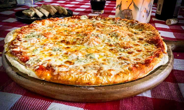 Pizza Tre Formaggi